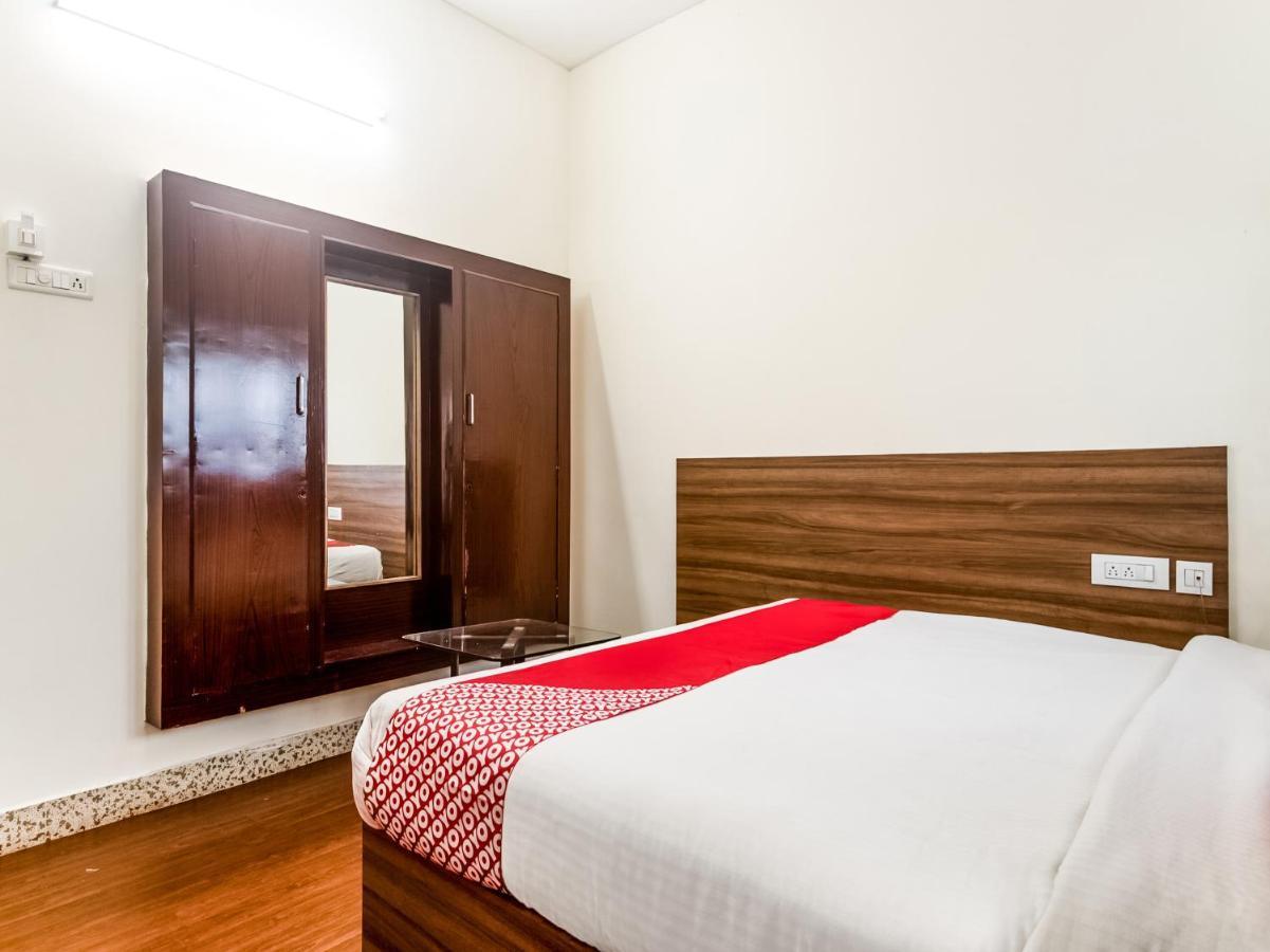 Oyo 76129 Rk Inn Guntūr Exterior foto